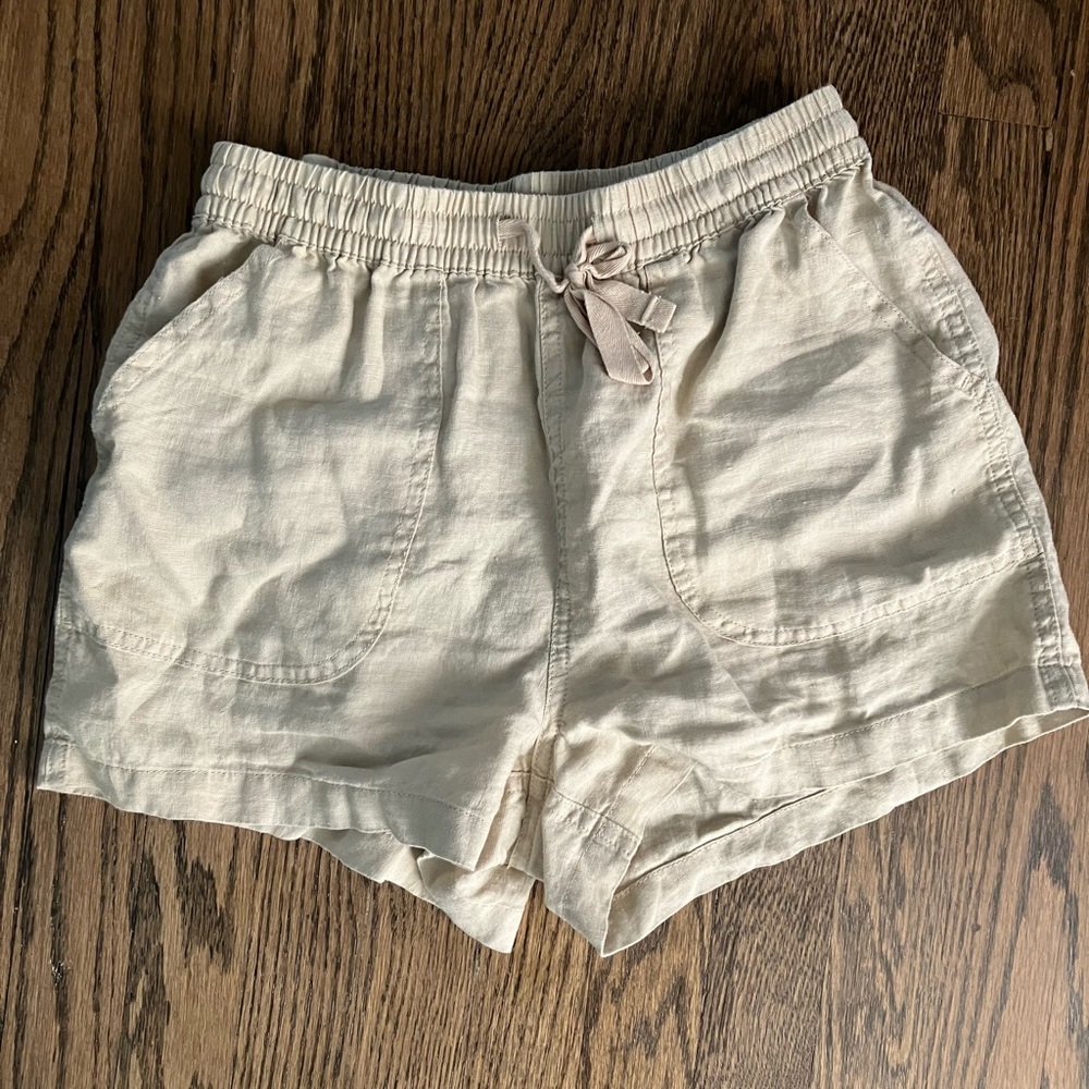 Quince Linen shorts size small tan